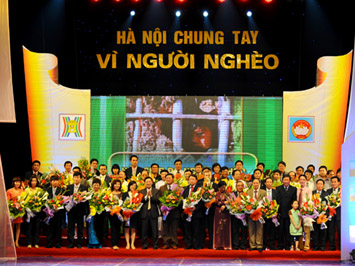 Viglacera ủng hộ 350 triệu đồng cho Quỹ Vì người nghèo thành phố Hà Nội